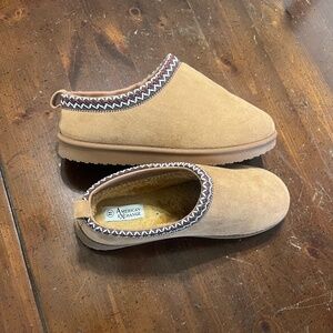 American Exchange Women’s Tan Clog Slippers - Size XL (Worn Twice)